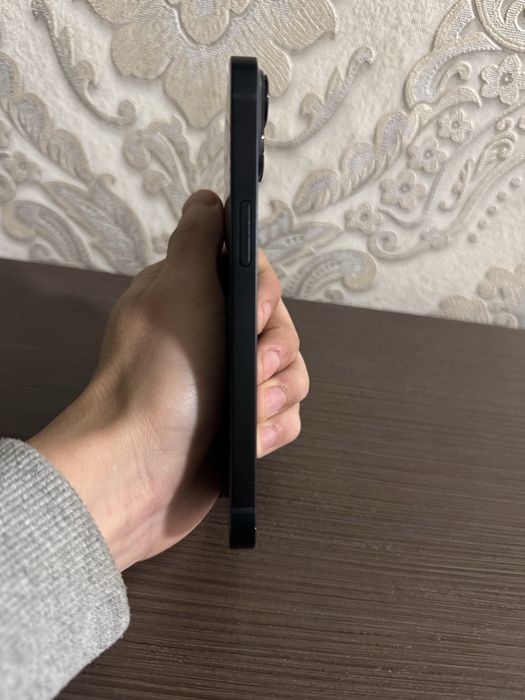 продам IPhone 14