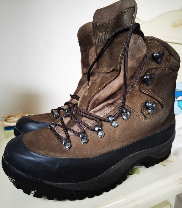 Bocanci MieMani luați de la Mammut aproape noi nr 41.5-42