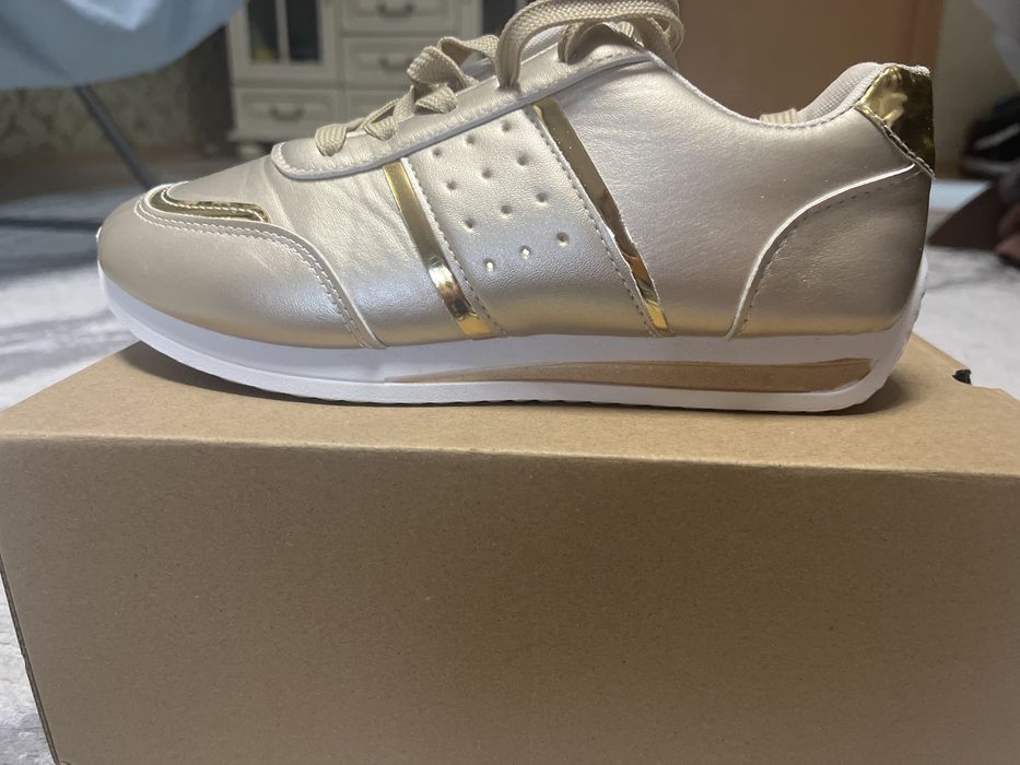 Женская обувь( кровоски)