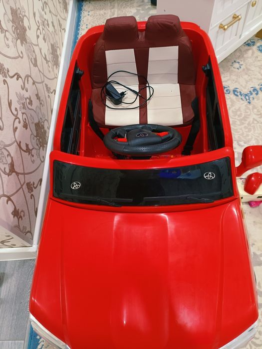 электромобиль машина Toyota