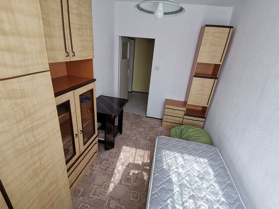 Дава се под наем Тристаен апартамент в Бургас, Славейков - 67 кв.м за 200 € - Снимка #1