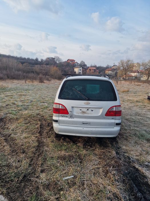 Продавам Форд  на ЧАСТИ. 0899936859