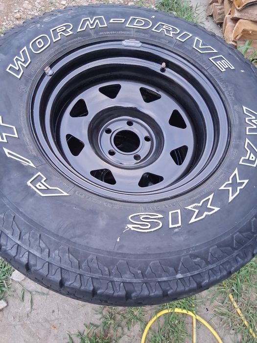 De vânzare cauciucuri cu jante 265/75 R16