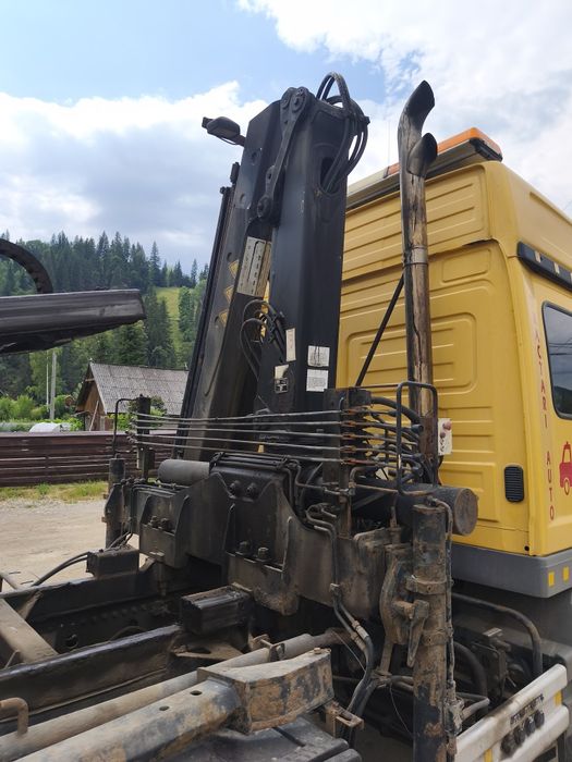 Platforma auto cu macara