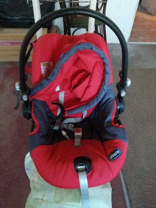 Продавам детска количка Chicco комплект с кош и чанта