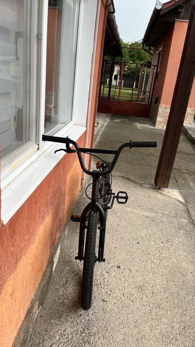 Vând Bicicleta BMX