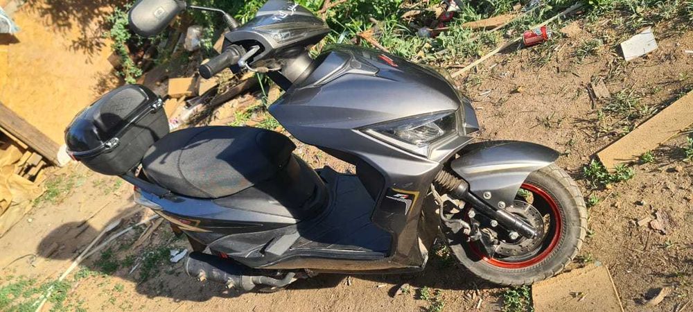 Liya scooters for sell ( 170000.)