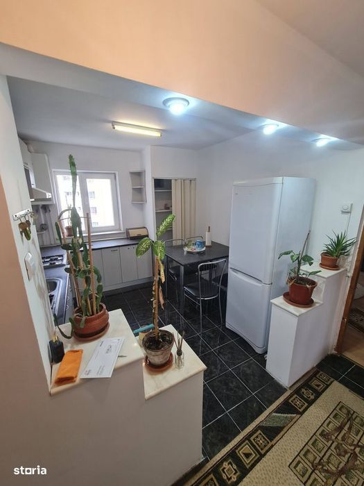 Apartament 3 camere, 2 bai,decomandat, 78 mp, etaj intemediar, parcare