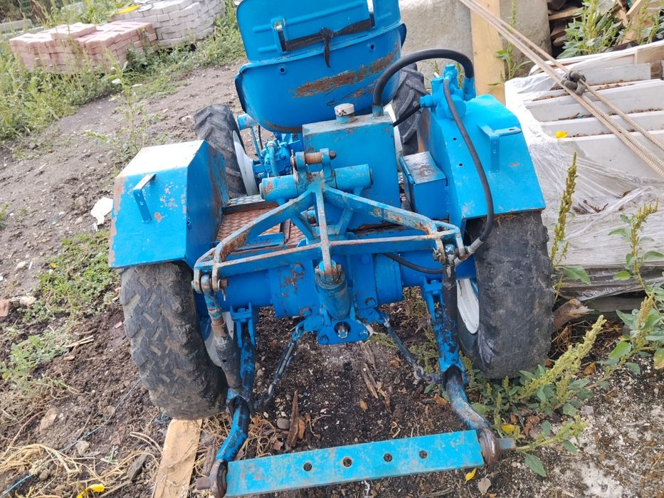 Vând tractoraș stare buna de funcționare