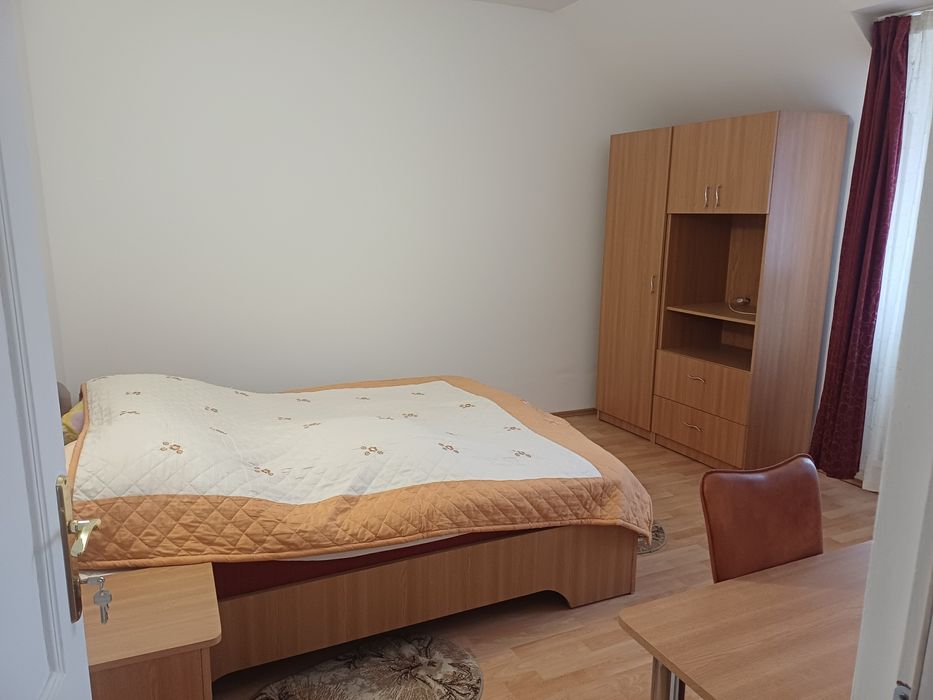 Inchiriez camere la casa