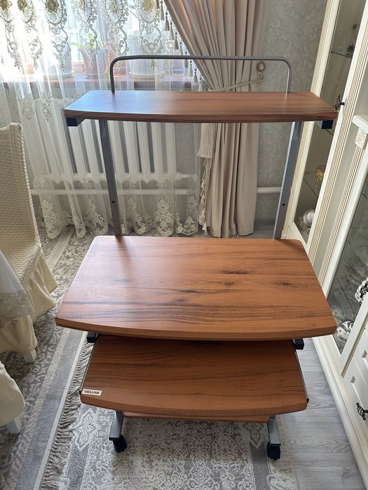 столик (ешкандай жери сынбаган)