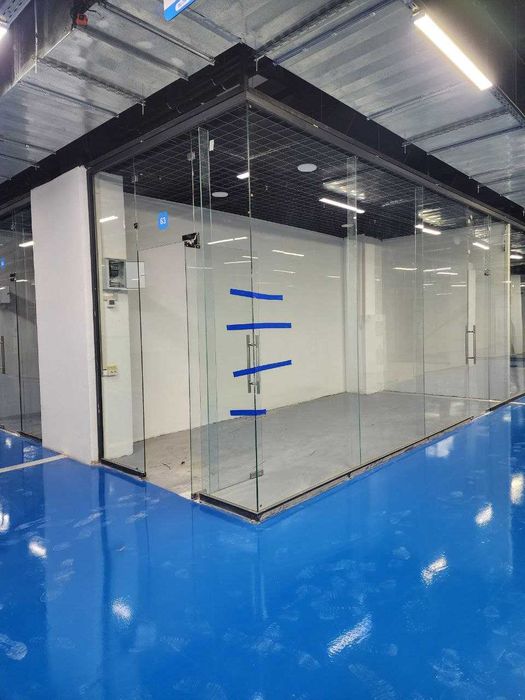 Магазин в Scopus Mall 20 квадратов проходной 2 двери НЕДОРОГО!!