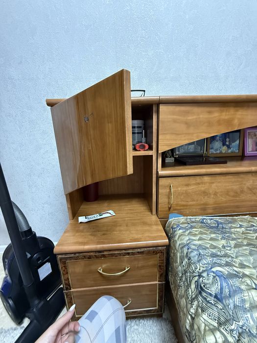 Двуспальная кровать