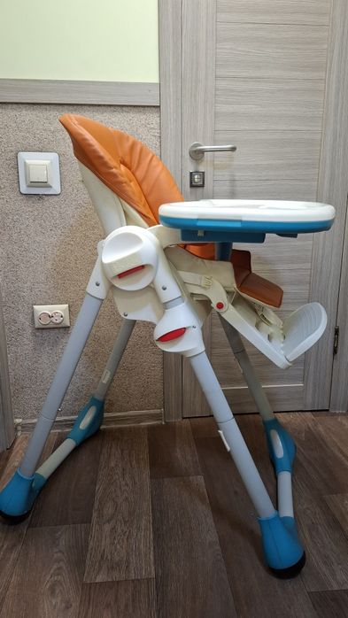 Детский стульчик Chicco.