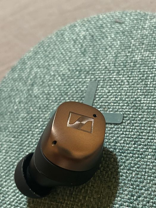 Sennheiser True Wireless Momentum 4 - casca stanga