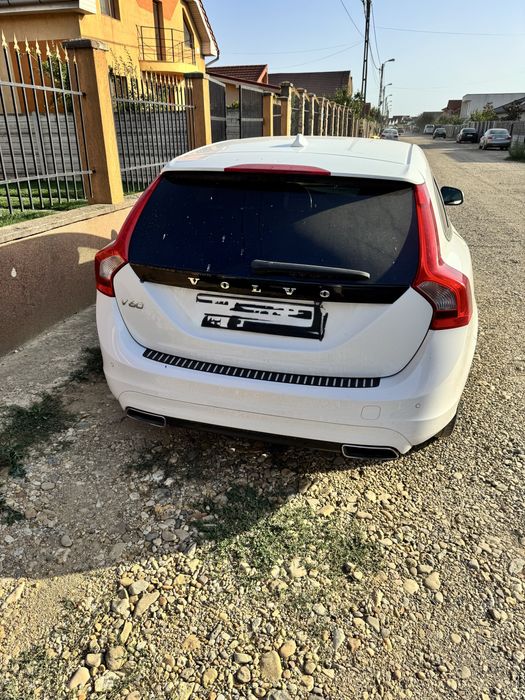 Volvo V 60 AWD ( 4x4) an de fabricatie 2015