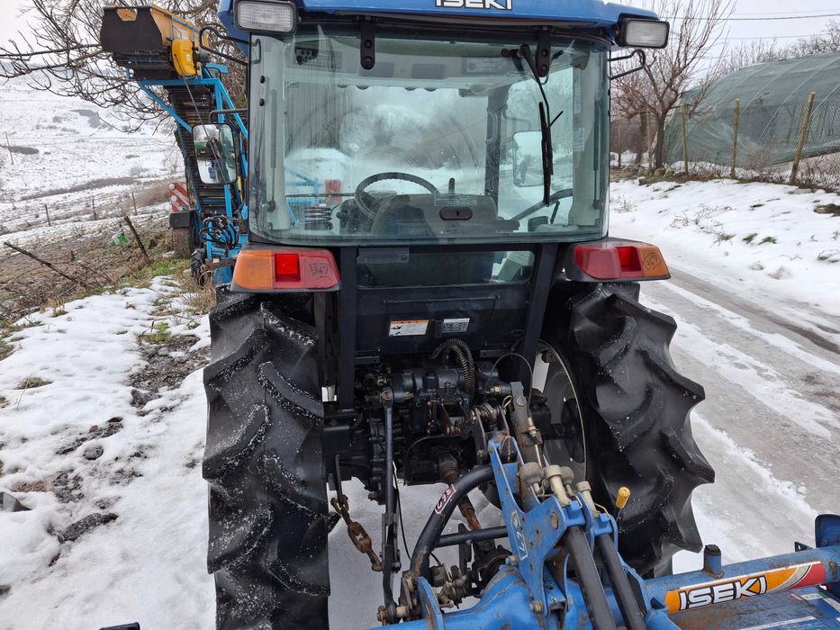 Продавам японски трактор  Исеки Ат 30.