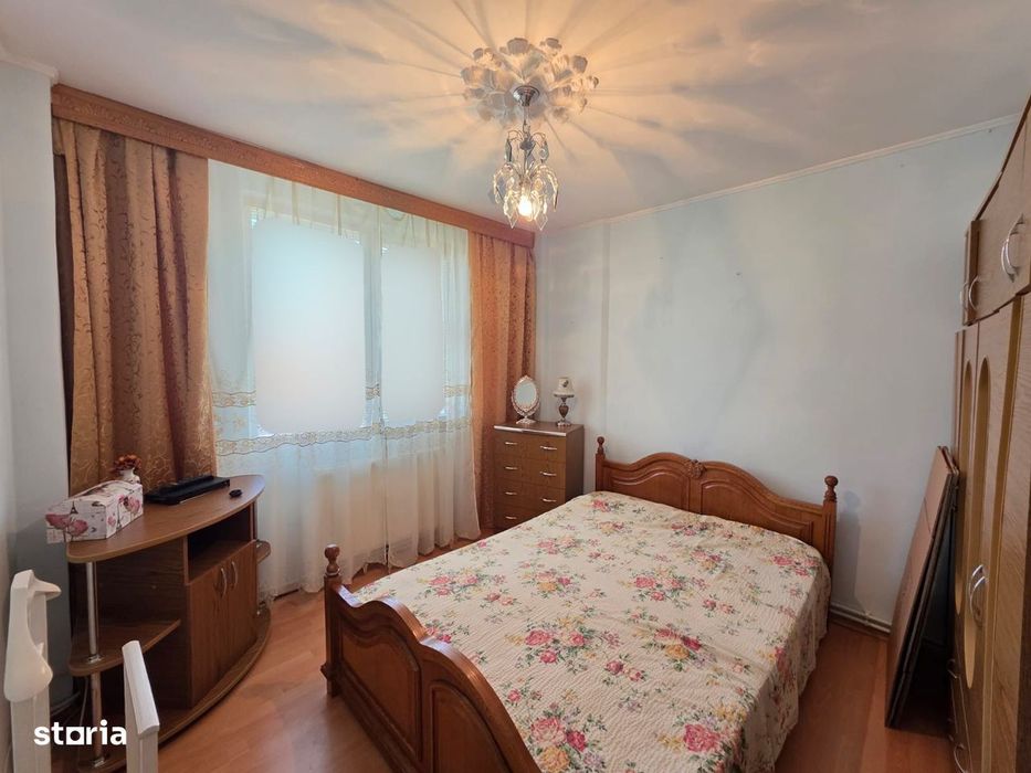 3 camere, decomandat, zonă ultracentrală, etaj intermediar, mobilat