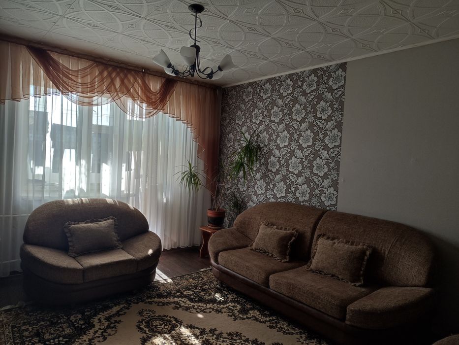 Продаётся диван и два кресла