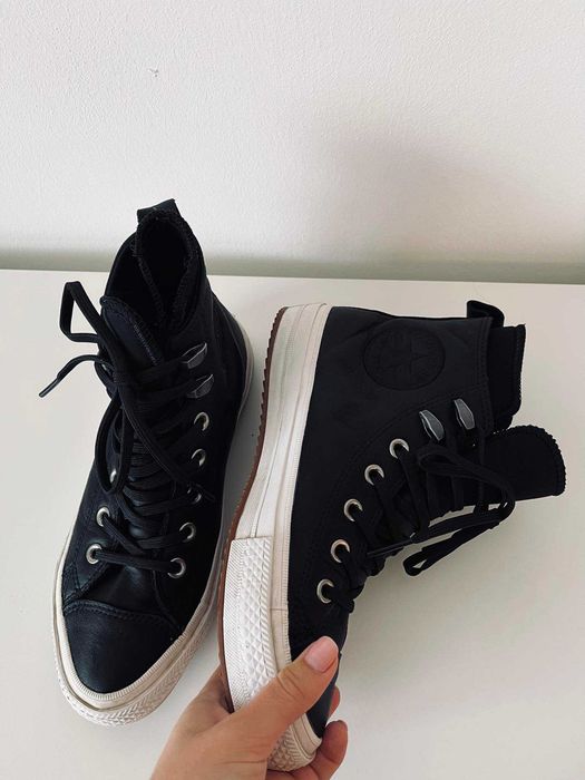 Продавам оригинални кецове Converse,  естествена кожа