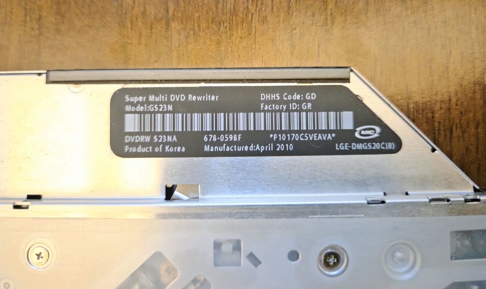 Apple SuperDrive (dvd±r dl/dvd±rw/cd-rw) 

CD-RW