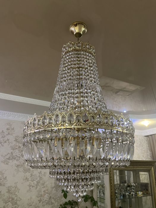 Люстра со спотами в комплекте