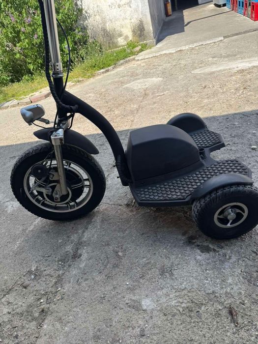 Електрическо возило със седалка