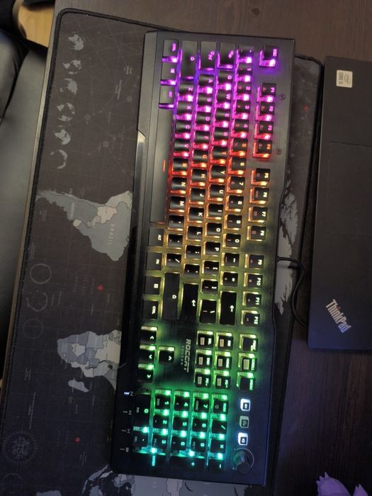 ROCCAT Vulcan PRO Геймърска механична клавиатура с Titan Red Linear sw