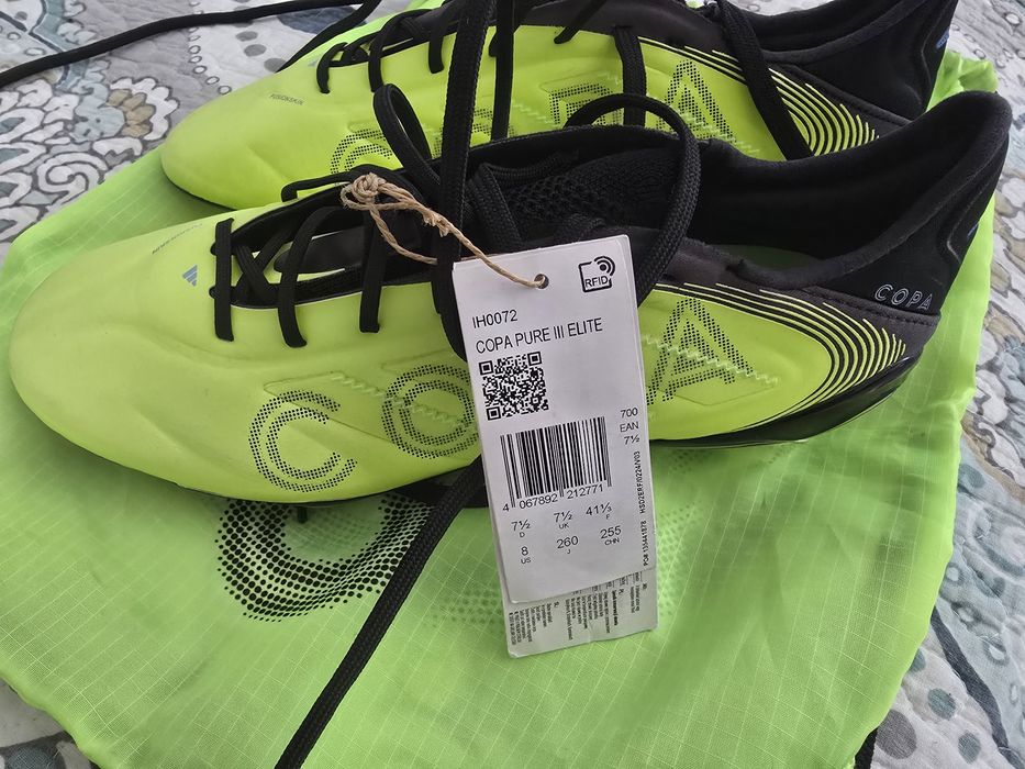 Ghete de fotbal de vânzare