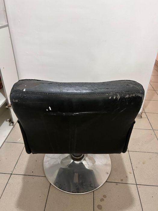 Продам парикмахерские кресла