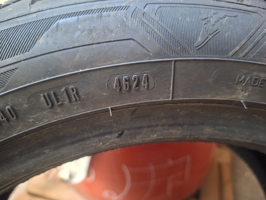 Гуми зимни Goodyear 225 50 17