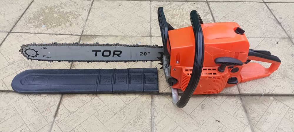 Продам новую бензопилу