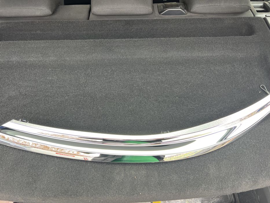 централа за ербег  и лайсни хромирани зарешетка и ляв фарТойота Корола