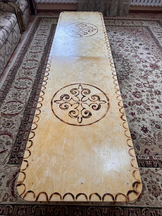 Стол екі түрлі аяғымен жер стол қылып және биік стол қылған болады.