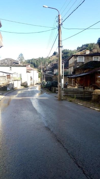 Триетажна къща в с. Забърдо