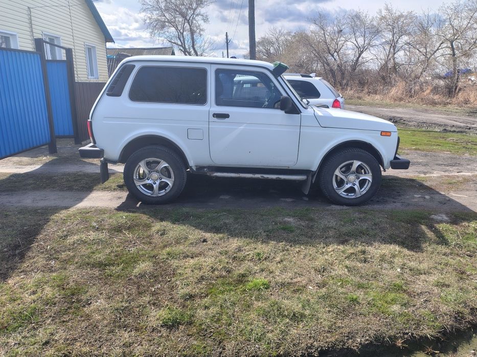 Нива 2121 продам.