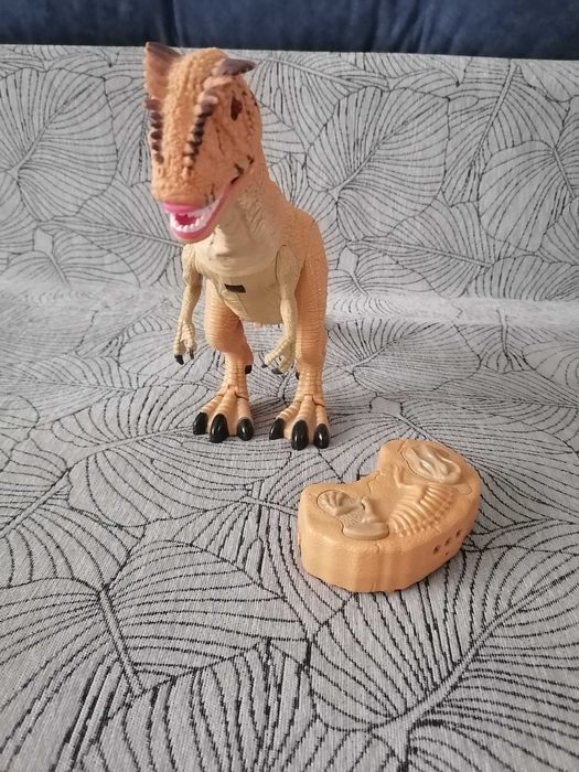 Продам   динозавр