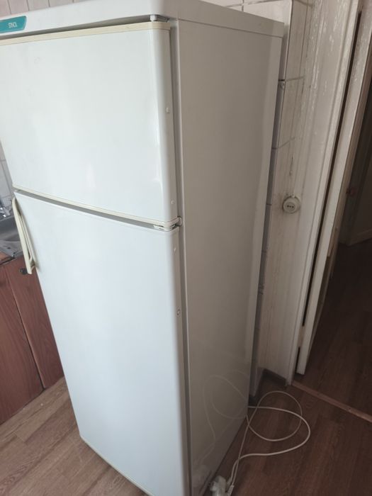 Холодильник большой хорошее состояние