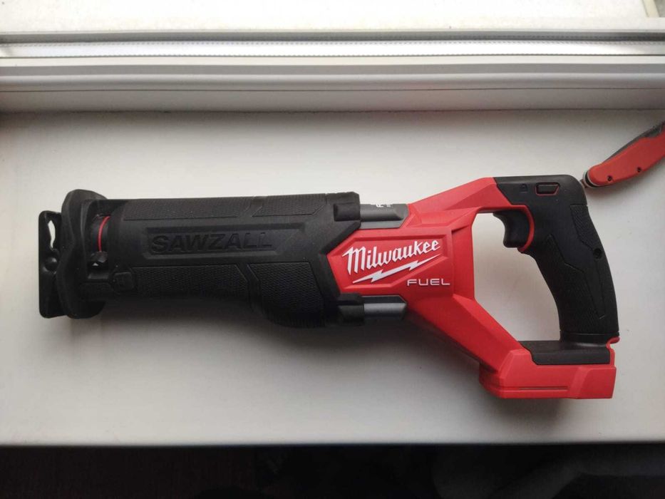 Cабельная пила Milwaukee M18 FUEL