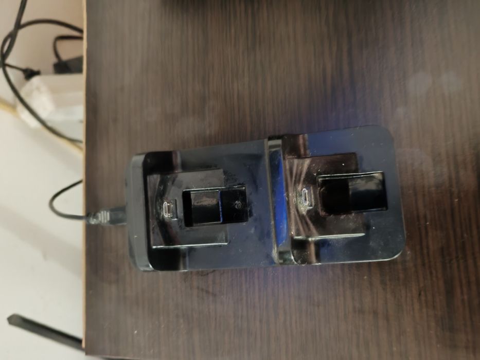 Vând PS4 Pro 1TB Neg