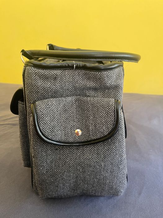 Продавам сива чанта за куче