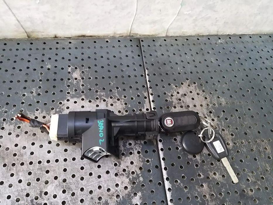Contact auto cu cheie fiat bravo 2 198 0051793869 61083600