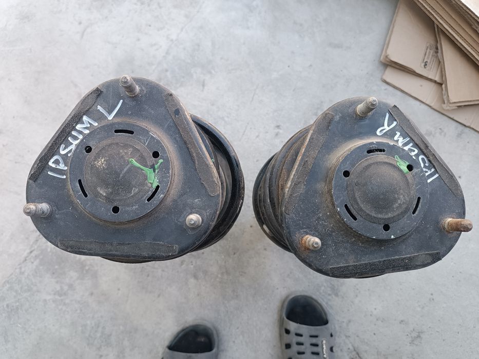 Продам передние амортизаторы от Тайота ипсум АСМ-21