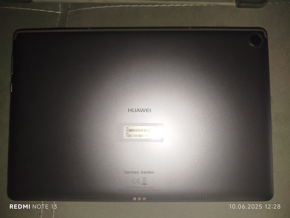 Продавам таблет Huawei mediapad M5