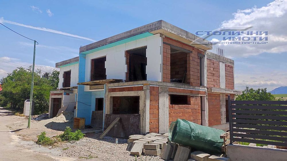 Продава се Къща в с. Гурмазово, Област София-област - 286 кв.м за 1084 €/кв.м - Снимка #1