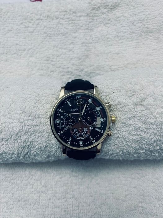 Часы  кварцевые.