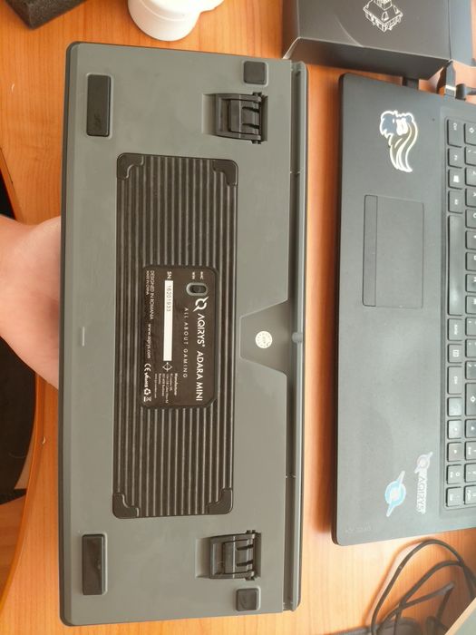 Vand tastatură AQIRYS Adara Mini