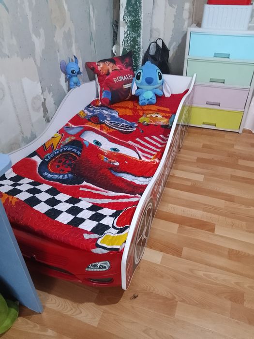 Продам кровать машина.