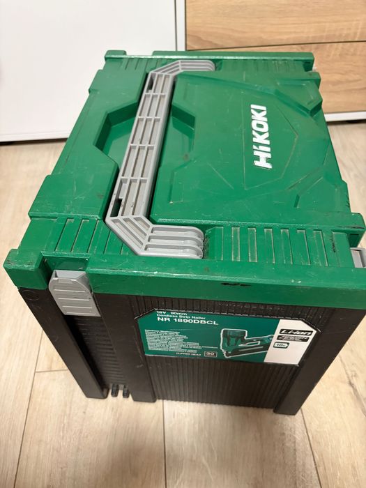 Такер HiKOKI - Hitachi акумулаторен безчетков 18 V, 5 Ah, за гвоздеи 50-90 мм, NR1890DBCL