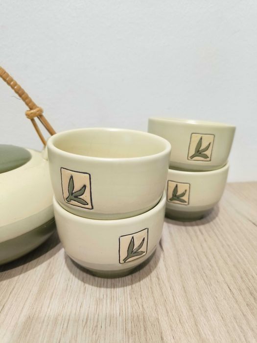 Ceainic Agatha's Bester, 473 ml, Crown Ceramics, mâner din răchită